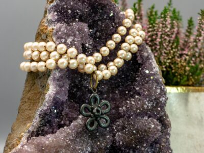 vintage pearls ~ flower power pendant necklace